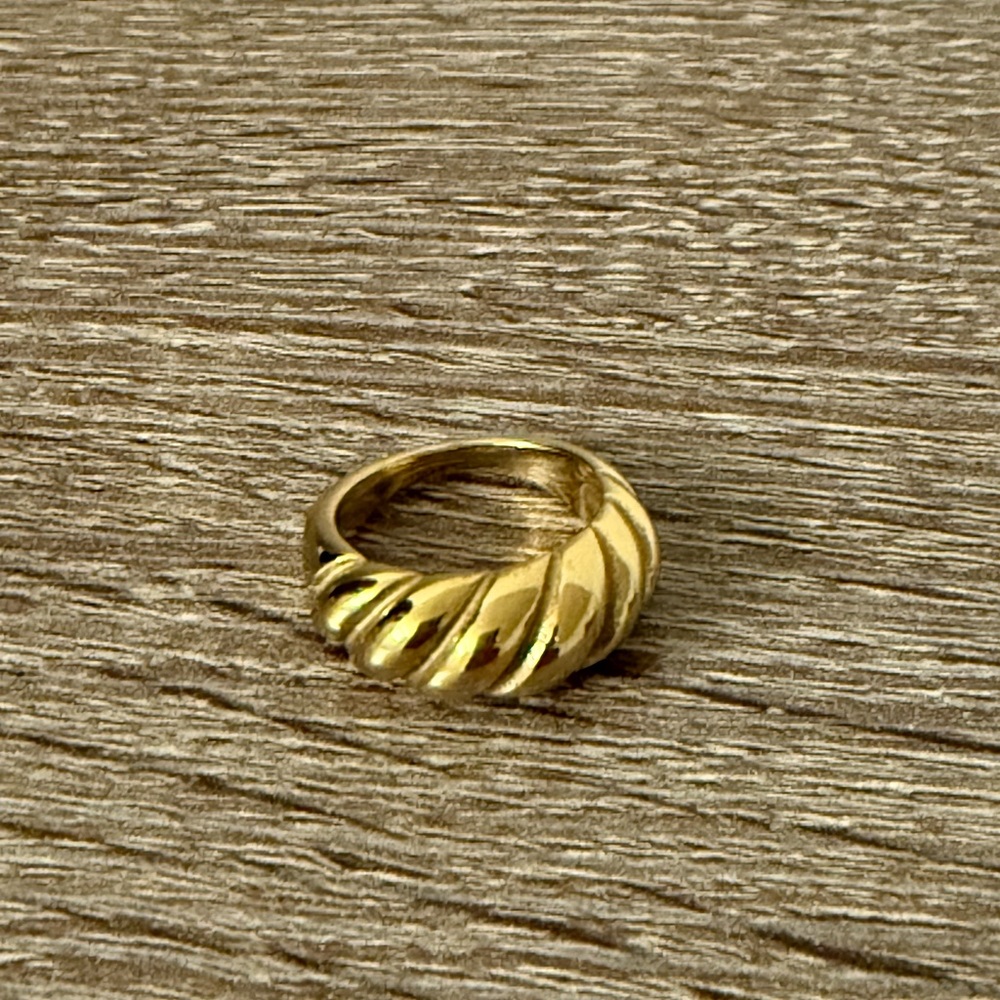 Sterling silver crossiant ring